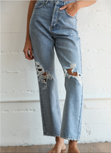 Load image into Gallery viewer, Mid Rise Distressed Jeans